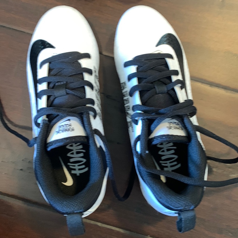 Girl’s lacrosse cleats size 2